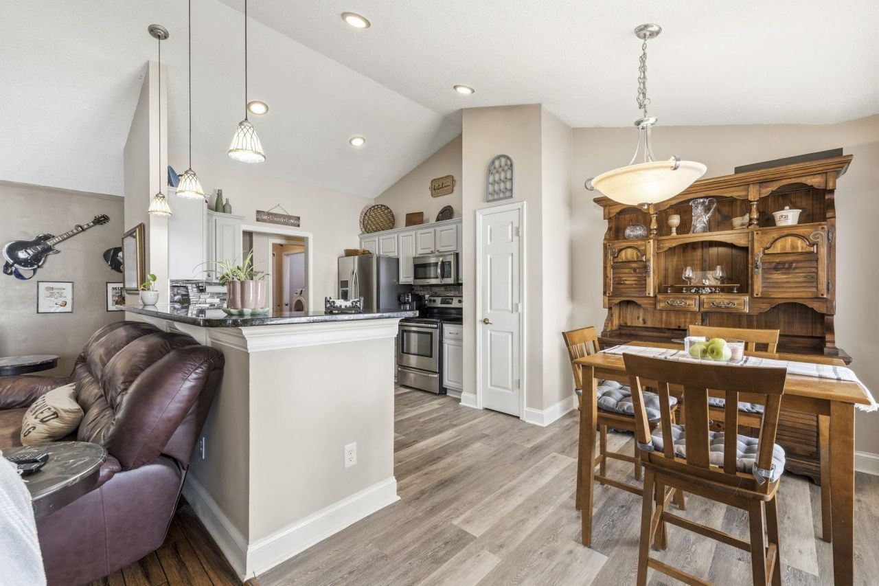 200 Silverbelle Blvd.  Photo 17