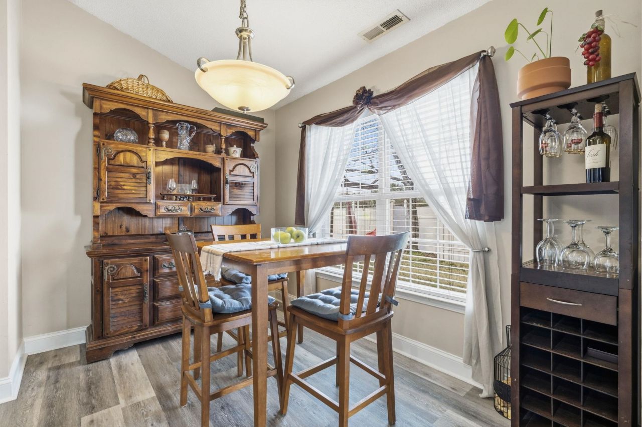 200 Silverbelle Blvd.  Photo 18