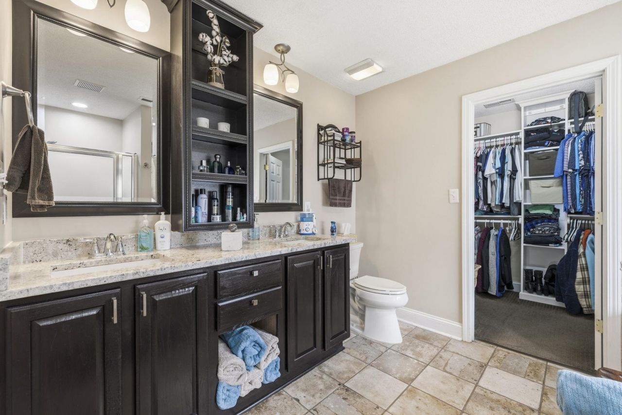 200 Silverbelle Blvd.  Photo 24