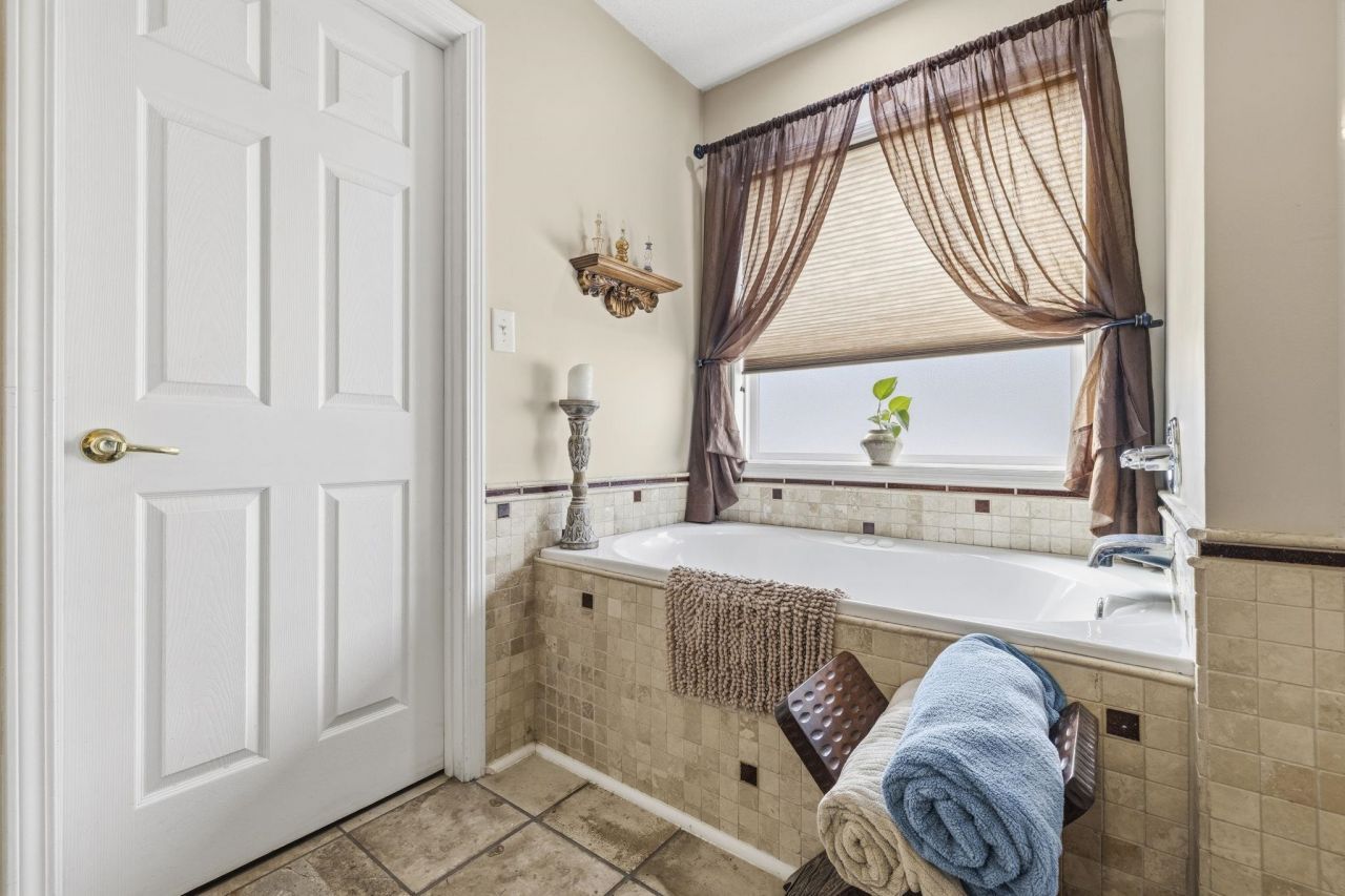 200 Silverbelle Blvd.  Photo 27