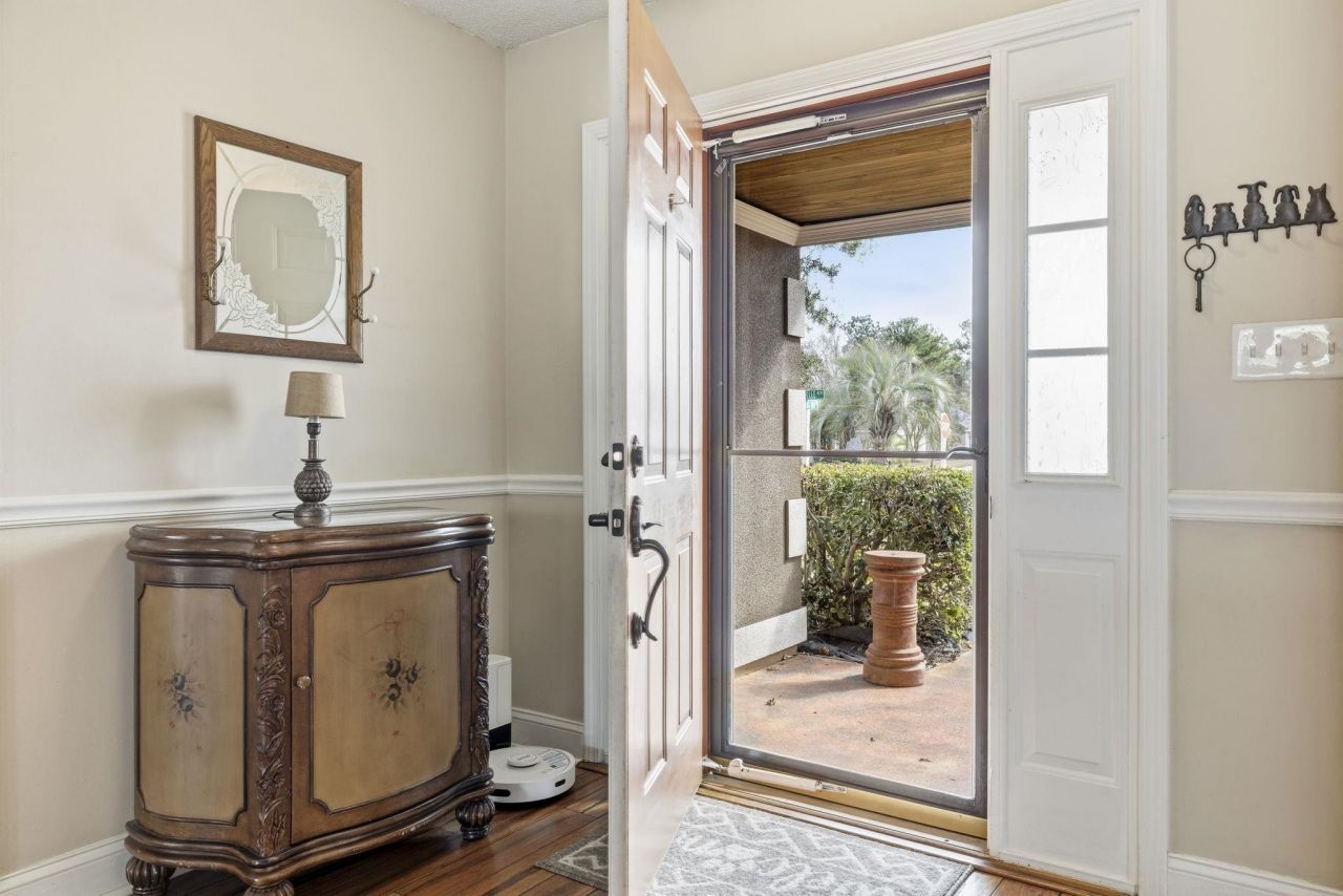 200 Silverbelle Blvd.  Photo 4