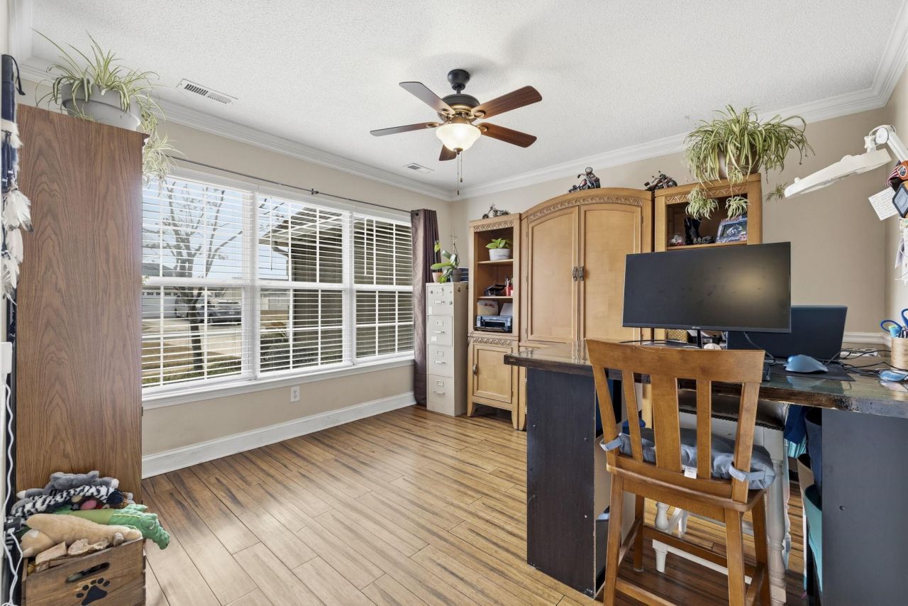 200 Silverbelle Blvd.  Photo 6