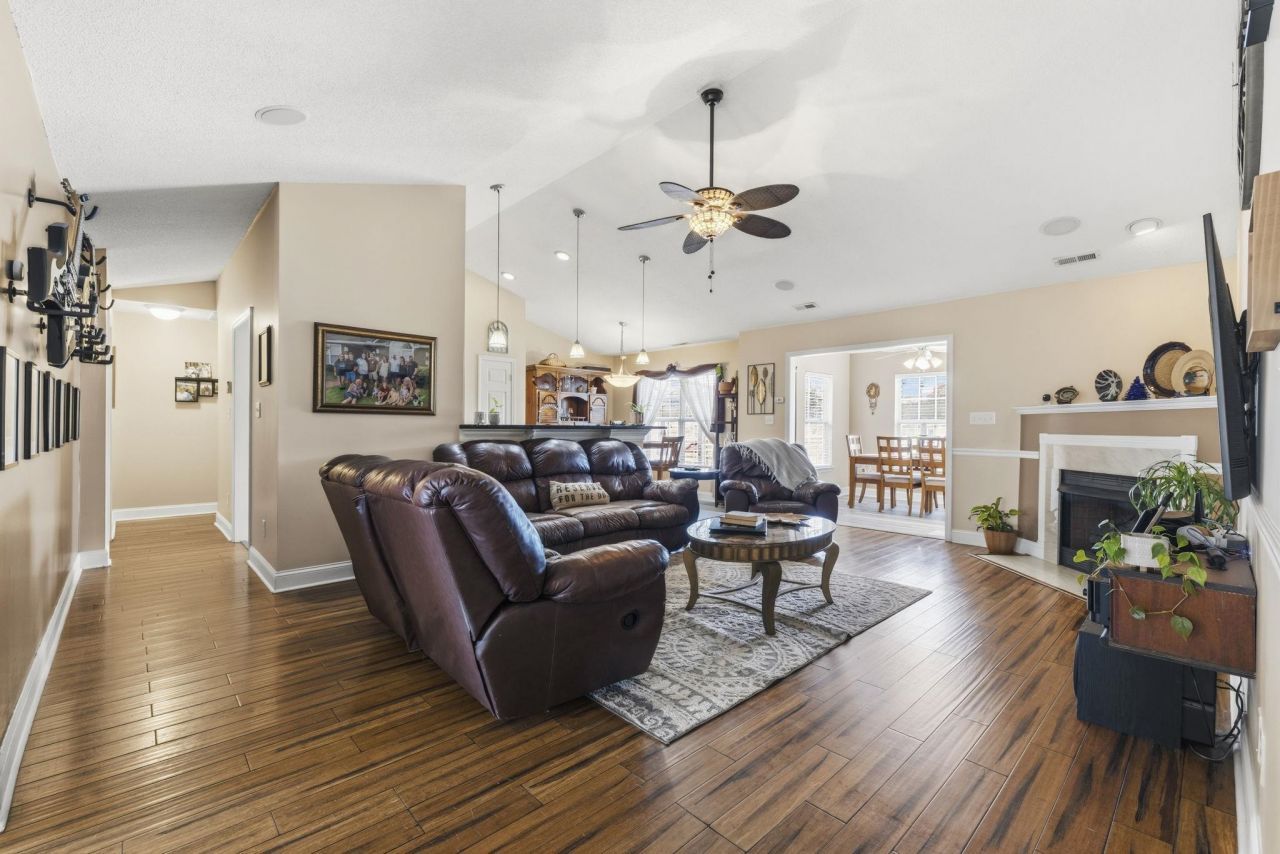 200 Silverbelle Blvd.  Photo 7