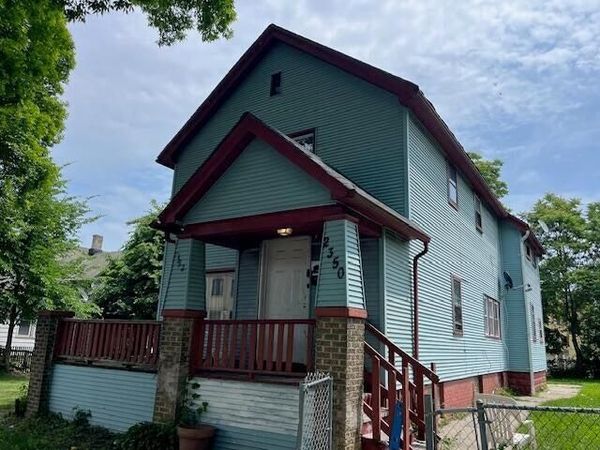 2350 N 9th STREET, Milwaukee, WI 53206