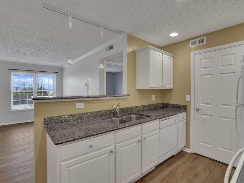 5621 Cedar Springs, Columbus, OH 43228 Photo 11