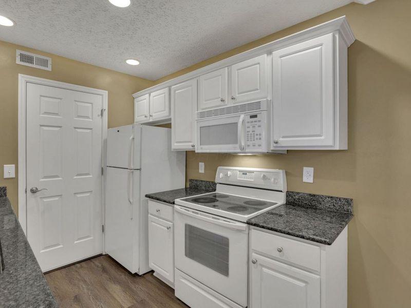 5621 Cedar Springs, Columbus, OH 43228 Photo 13