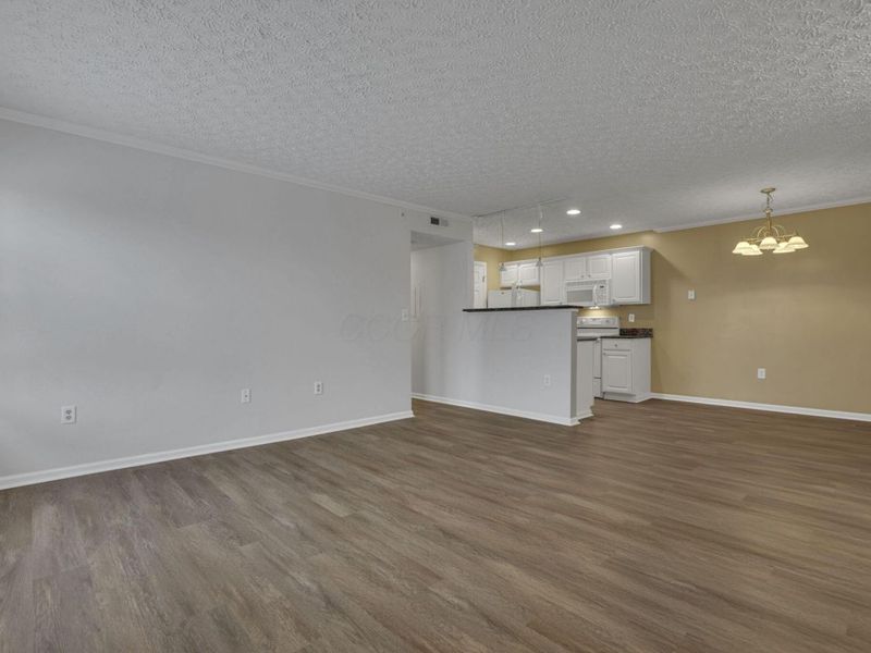 5621 Cedar Springs, Columbus, OH 43228 Photo 7