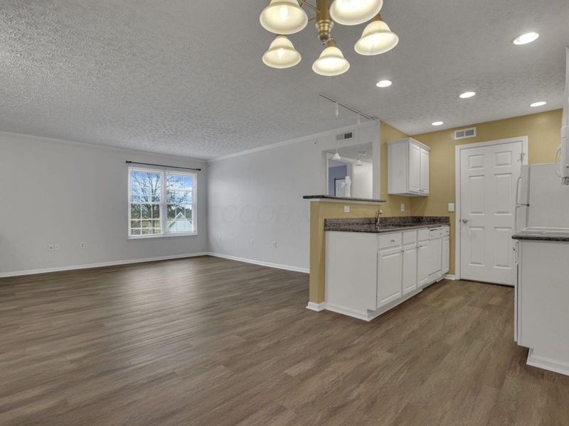 5621 Cedar Springs, Columbus, OH 43228 Photo 9