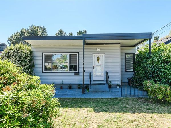 3170 Alder St , Victoria, BC V8X 1N8