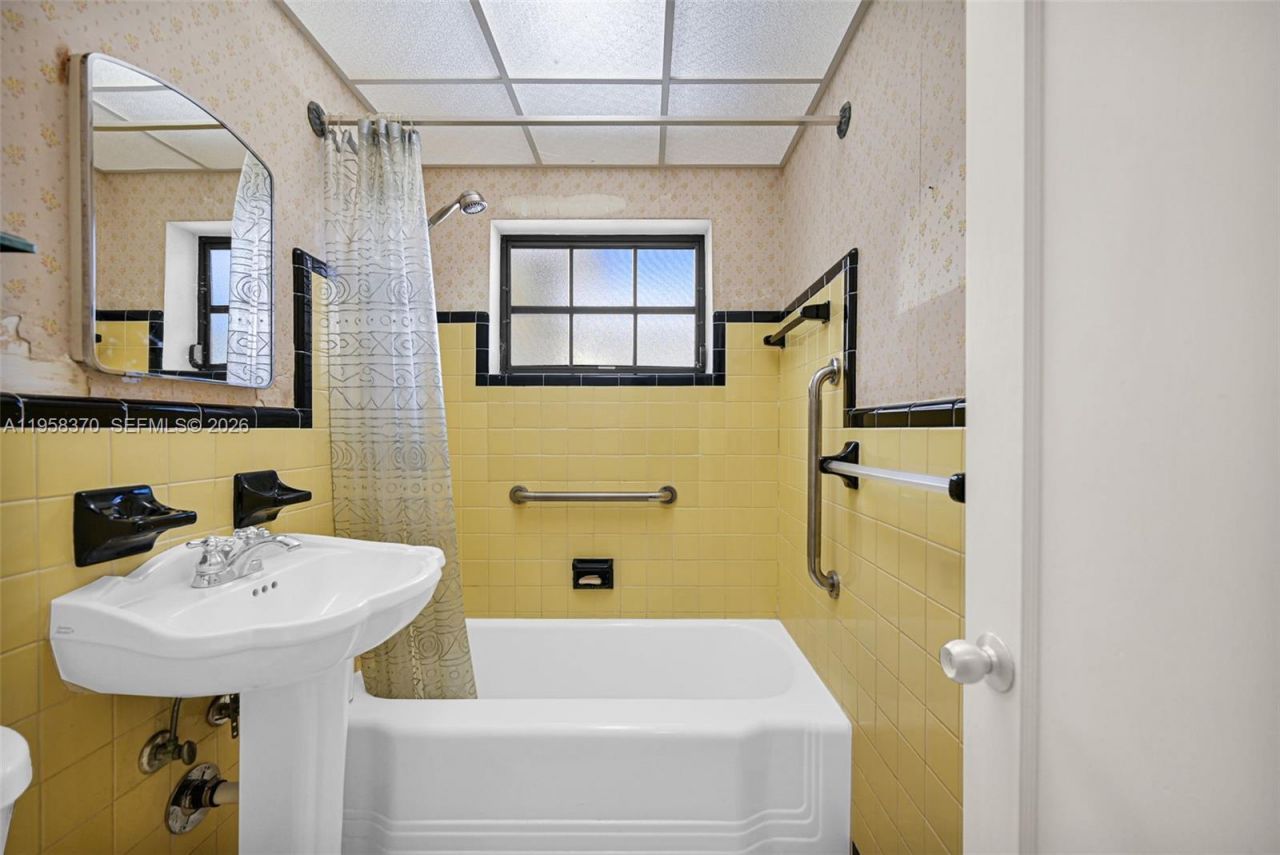 6303 SW 43rd St , South Miami, FL 33155 Photo