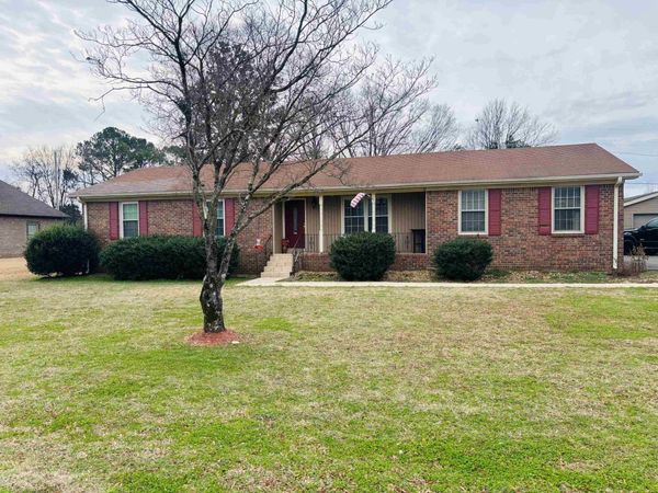 1008 Eastwood St, Tuscumbia, AL