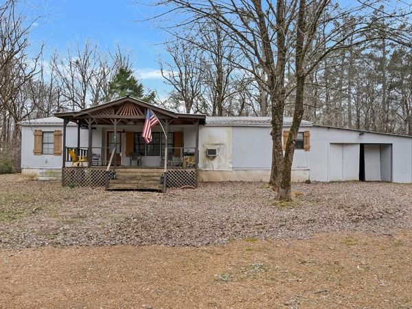 396 S Pine Lake Dr, Batesville, MS 38606