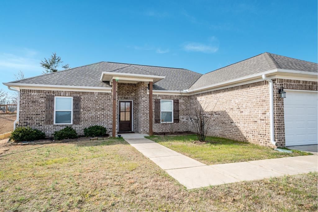1012 Briarwood Dr, Oxford, MS 38655 Main Photo