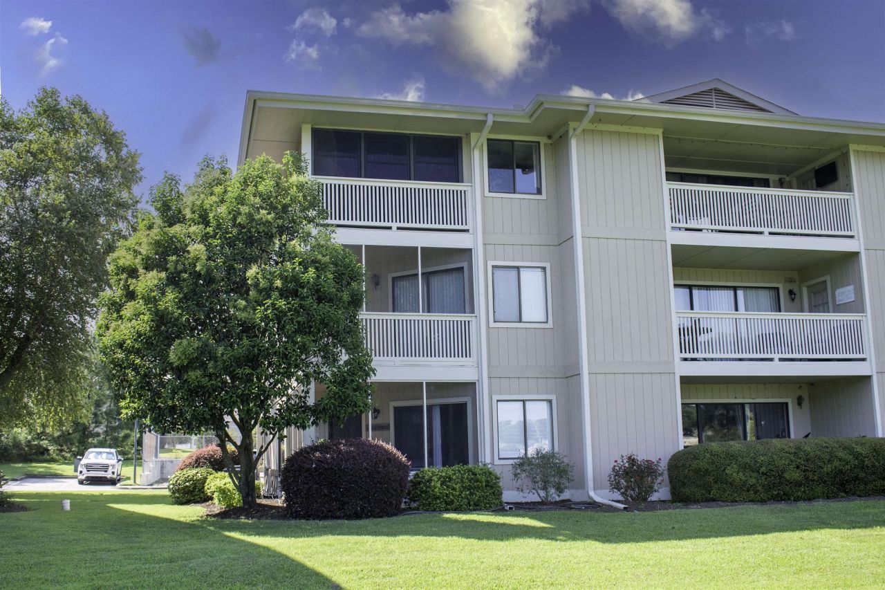 4290 Pinehurst Circle  Photo 20