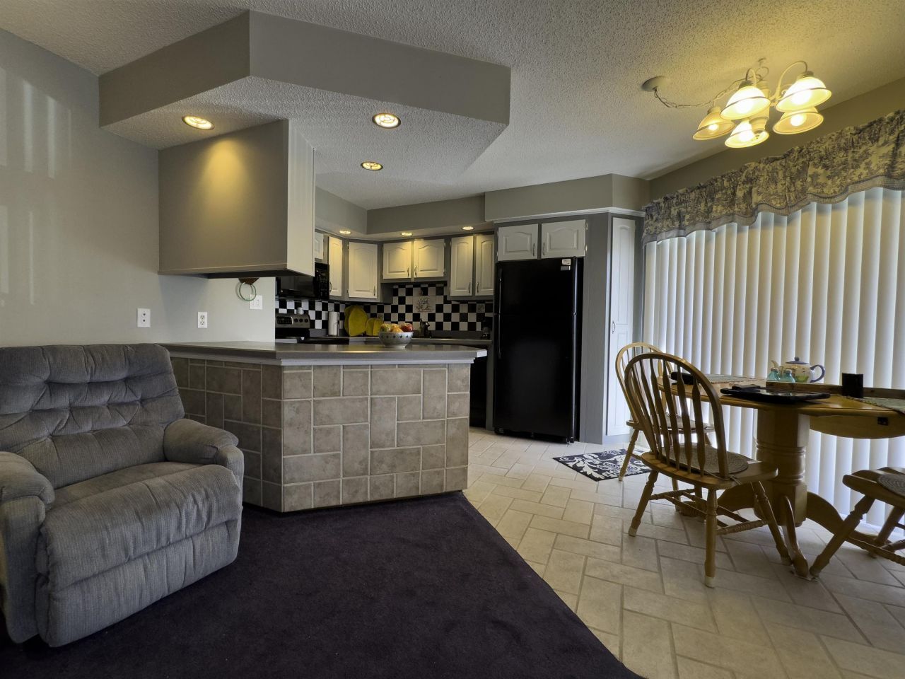 4290 Pinehurst Circle  Photo 4