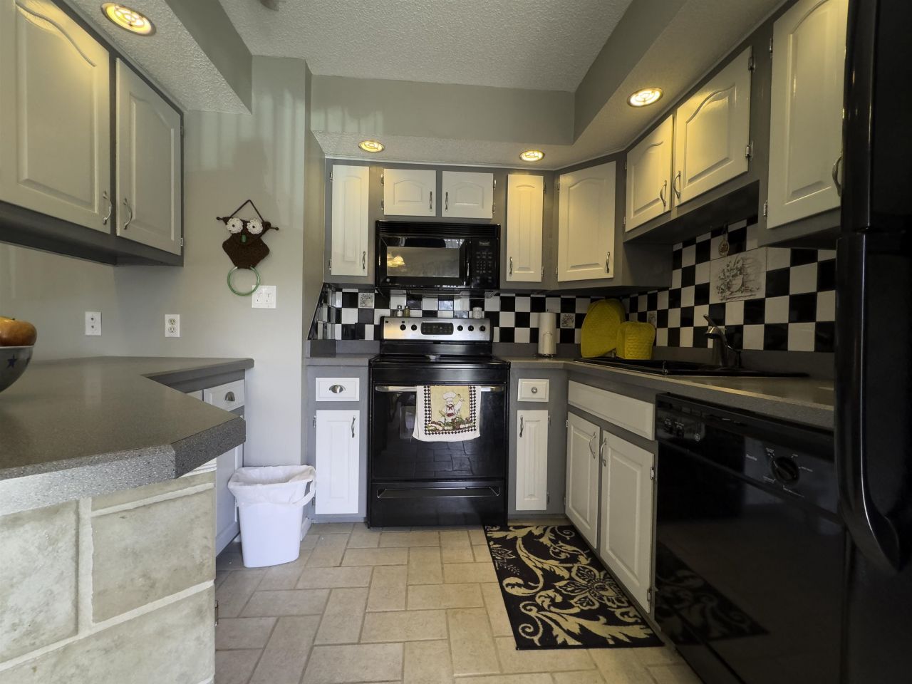 4290 Pinehurst Circle  Photo 5