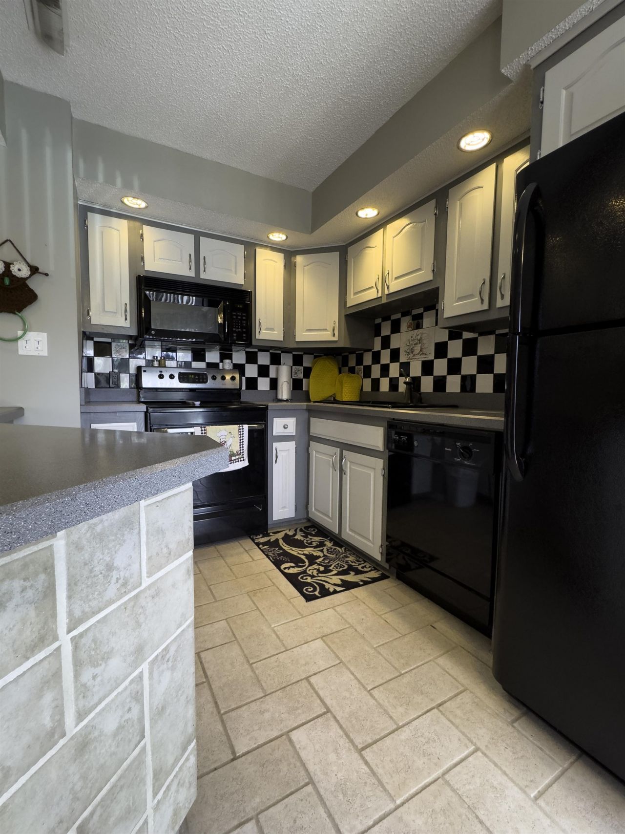 4290 Pinehurst Circle  Photo 6