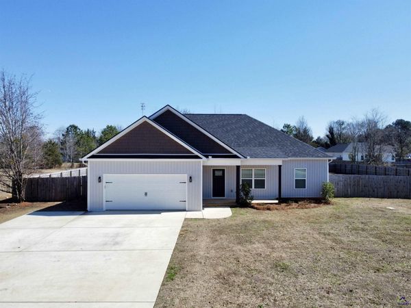 129 Amanda Dr, Byron, GA 31008