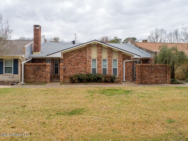 706 Melrose Montebello Parkway, Natchez, MS 39120
