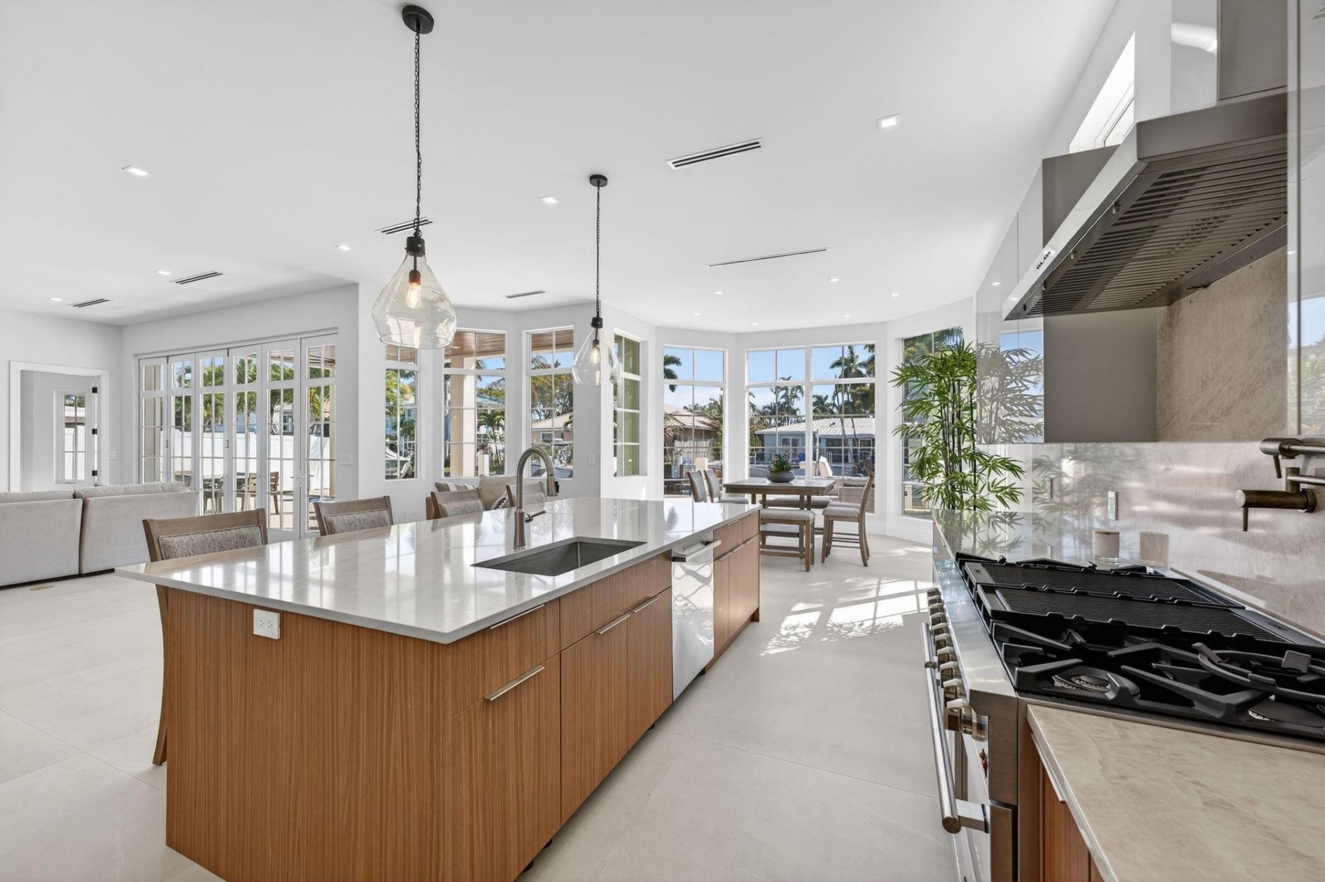 310 SE 9 Court, Pompano Beach, FL 33060 Photo