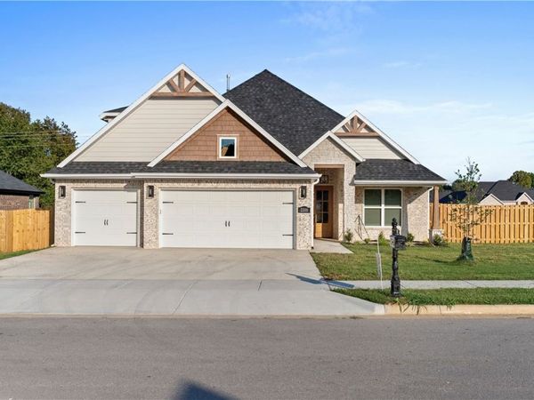 1130 Canyon Maple Street, Centerton, AR 72719