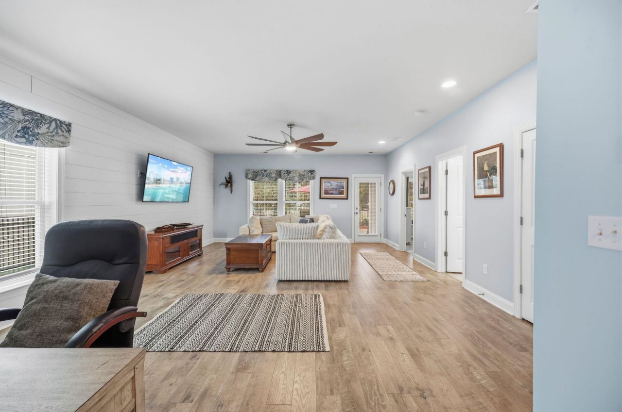 201 Splendor Circle  Photo 5