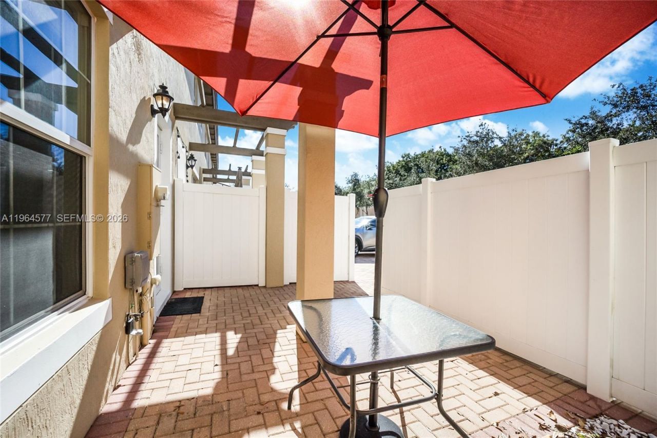 1302 SW 147th Ter , Pembroke Pines, FL 33027 Photo