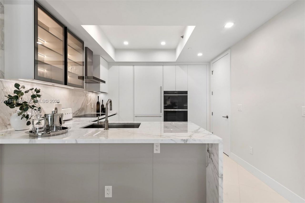 16001 Collins Ave , Unit 803, Sunny Isles Beach, FL 33160 Photo