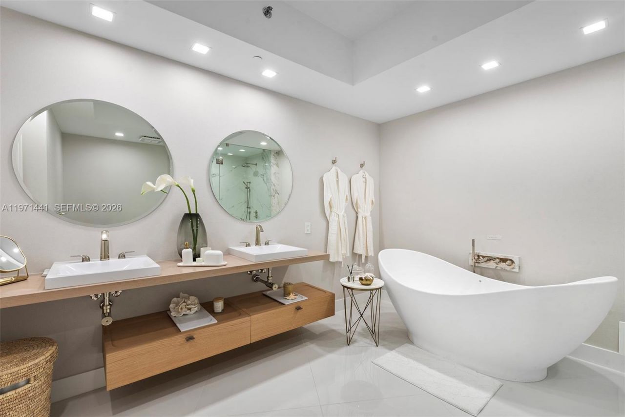 16001 Collins Ave , Unit 803, Sunny Isles Beach, FL 33160 Photo