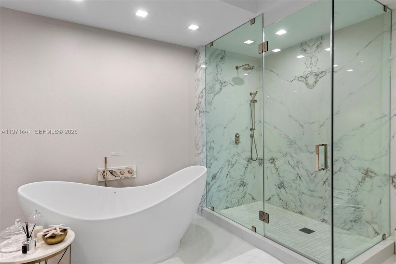 16001 Collins Ave , Unit 803, Sunny Isles Beach, FL 33160 Photo