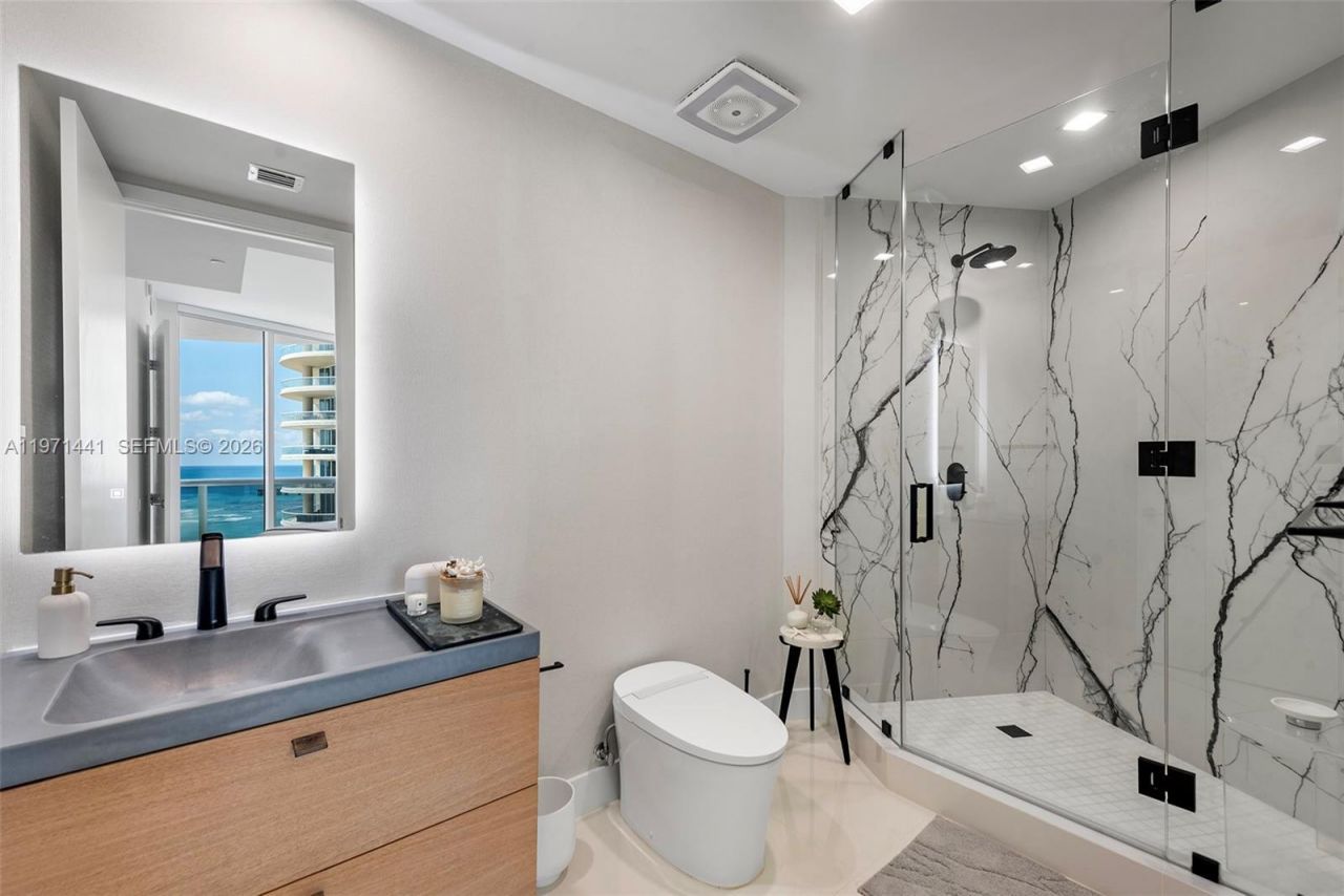 16001 Collins Ave , Unit 803, Sunny Isles Beach, FL 33160 Photo