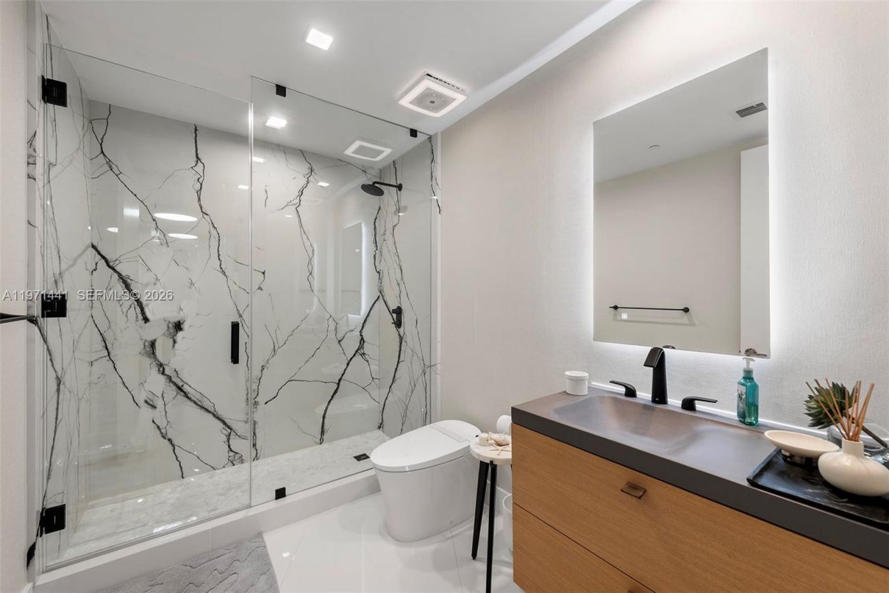 16001 Collins Ave , Unit 803, Sunny Isles Beach, FL 33160 Photo