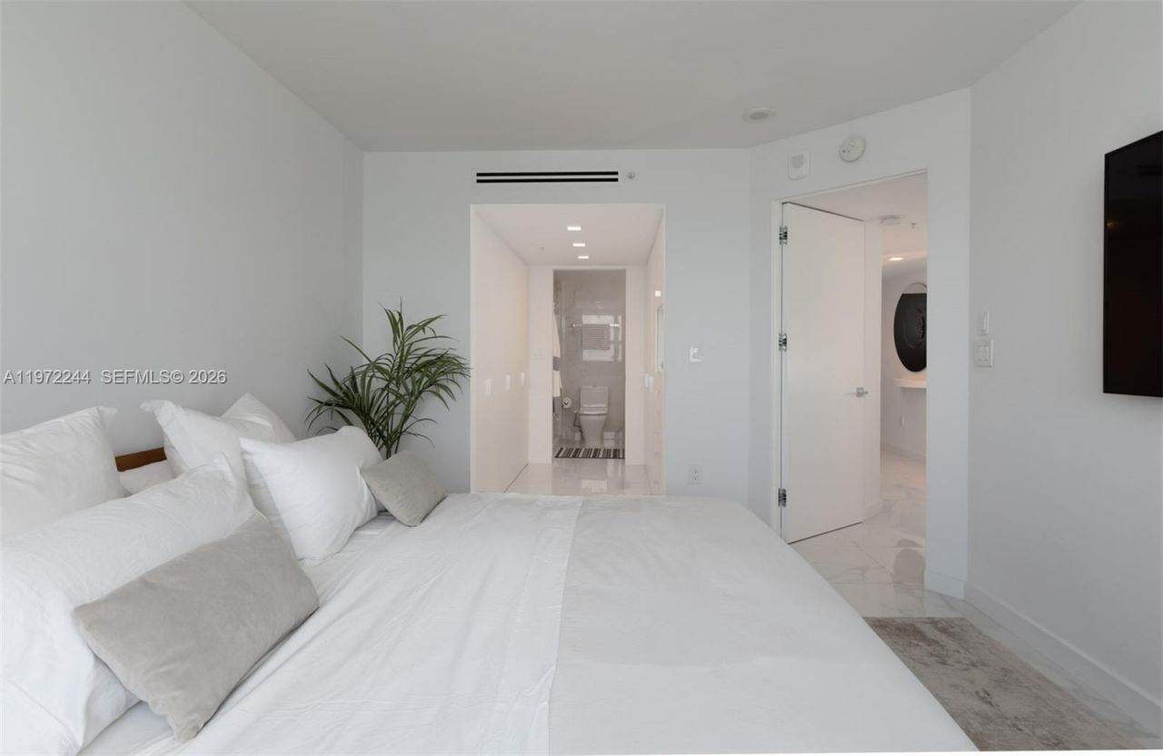 90 Alton Rd , Unit 1702, Miami Beach, FL 33139 Photo