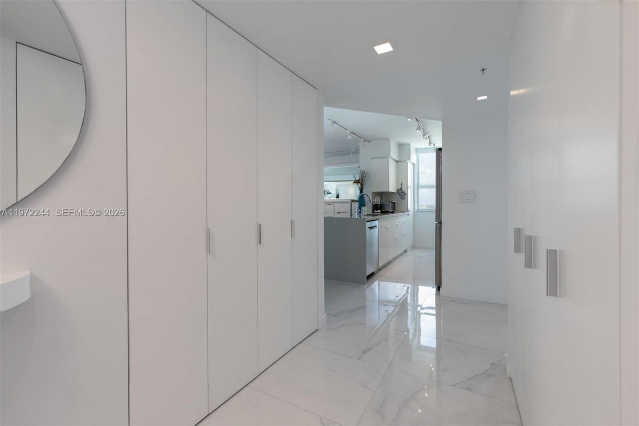 90 Alton Rd , Unit 1702, Miami Beach, FL 33139 Photo