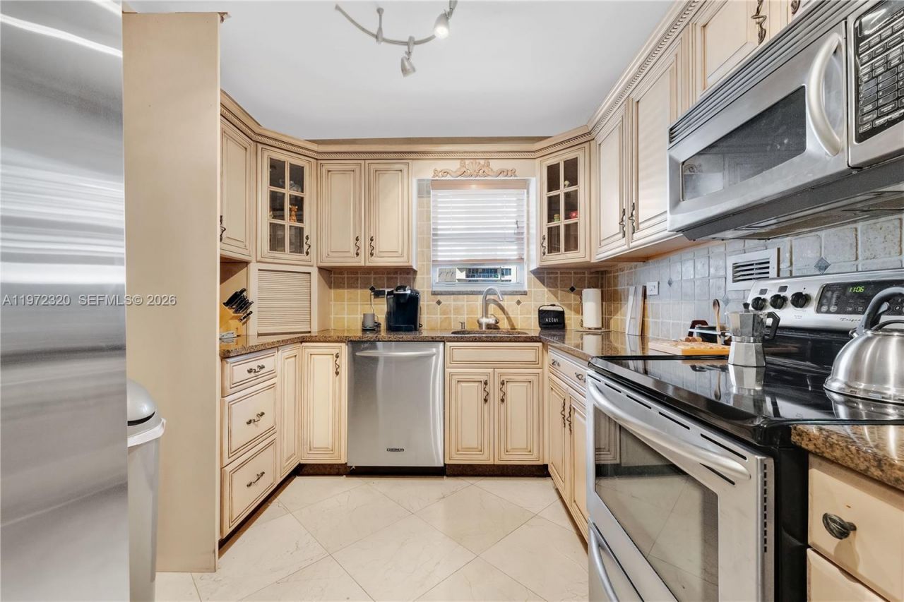 5555 Collins Ave, Unit 5B, Miami Beach, FL 33140 Photo
