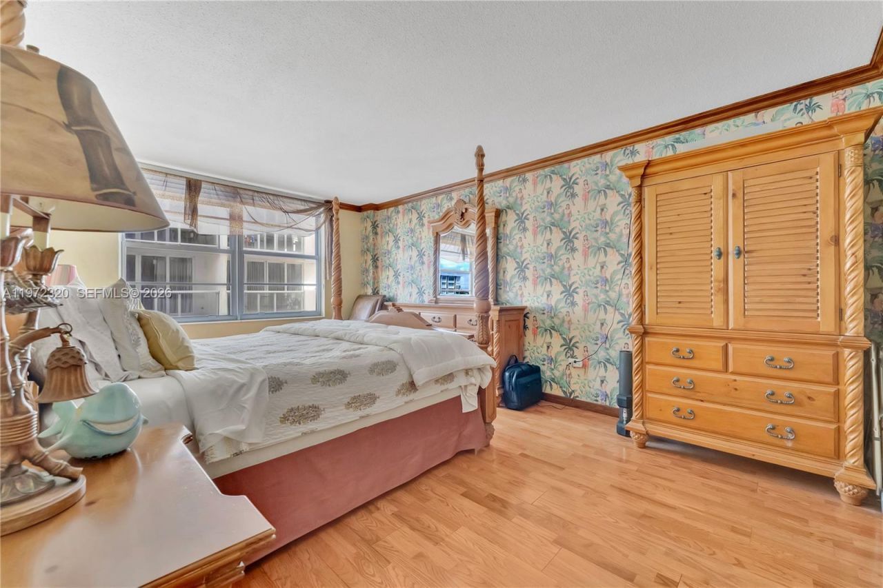 5555 Collins Ave, Unit 5B, Miami Beach, FL 33140 Photo