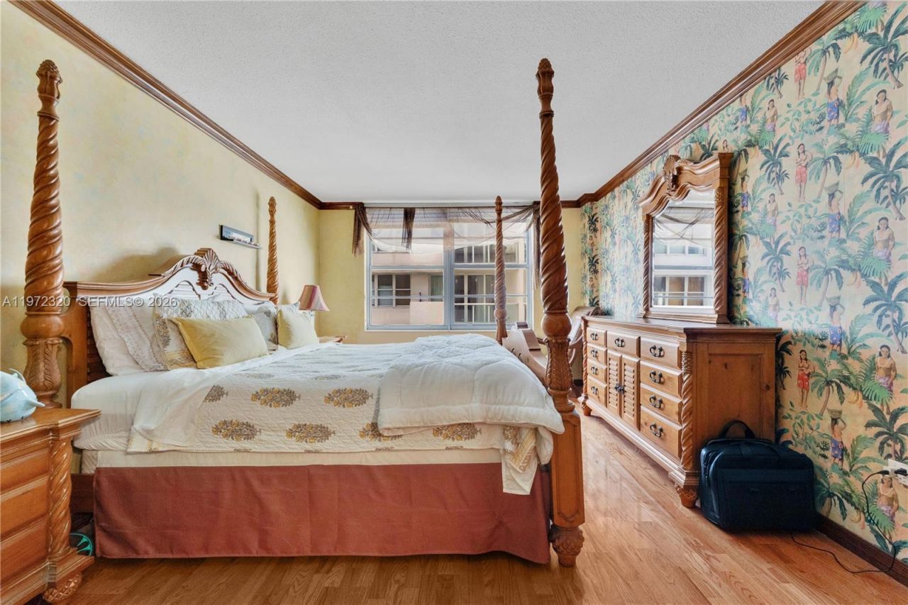 5555 Collins Ave , Unit 5B, Miami Beach, FL 33140 Photo