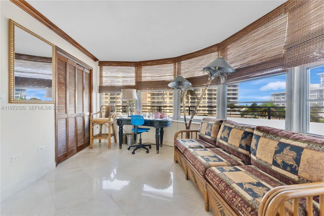 5555 Collins Ave , Unit 5B, Miami Beach, FL 33140 Photo