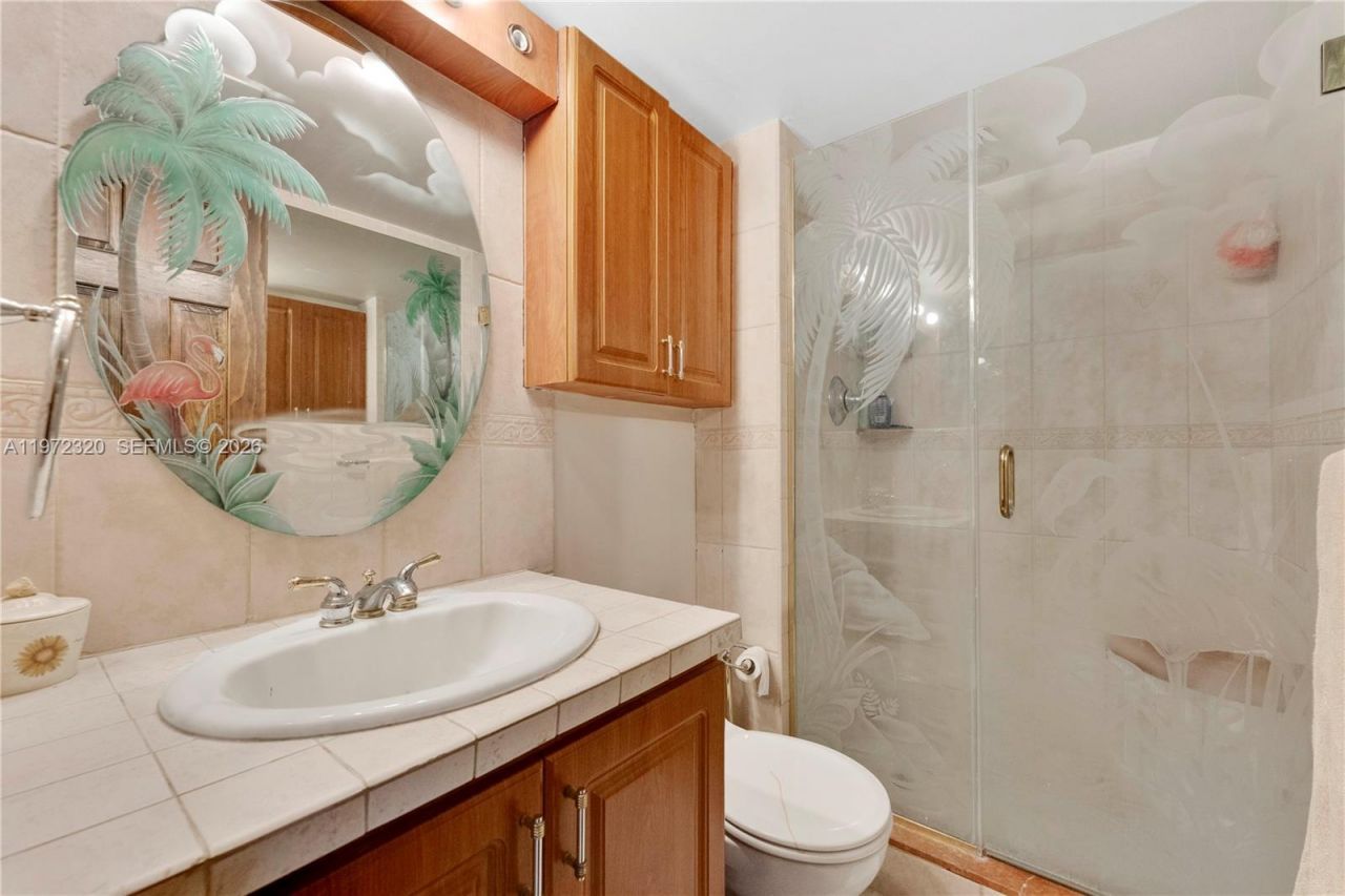 5555 Collins Ave , Unit 5B, Miami Beach, FL 33140 Photo