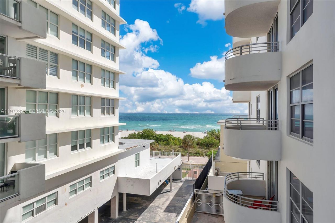 5555 Collins Ave , Unit 5B, Miami Beach, FL 33140 Photo