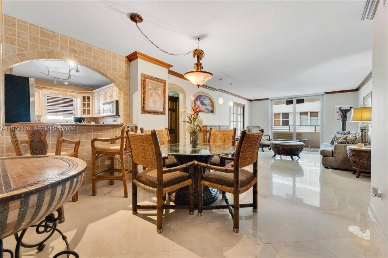 5555 Collins Ave , Unit 5B, Miami Beach, FL 33140 Photo