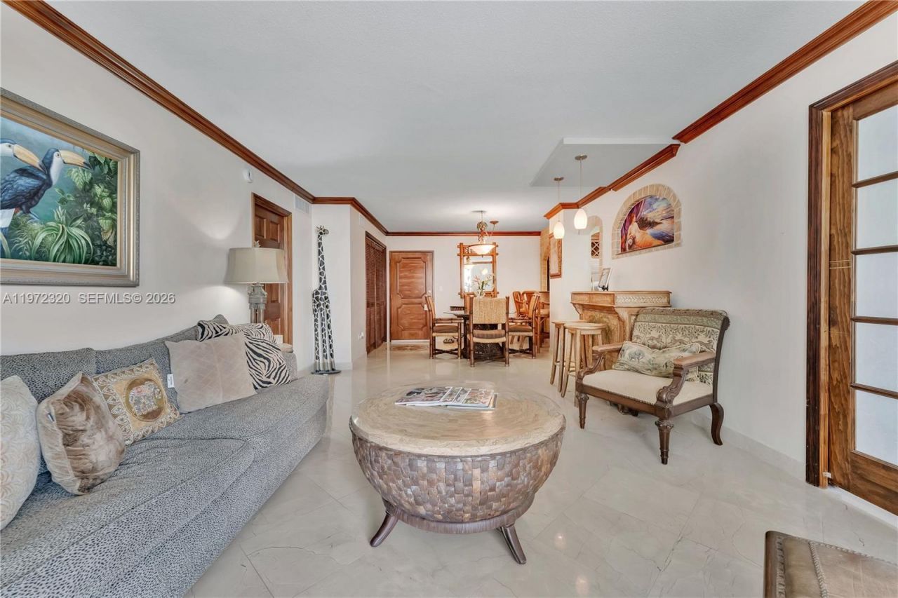 5555 Collins Ave , Unit 5B, Miami Beach, FL 33140 Photo