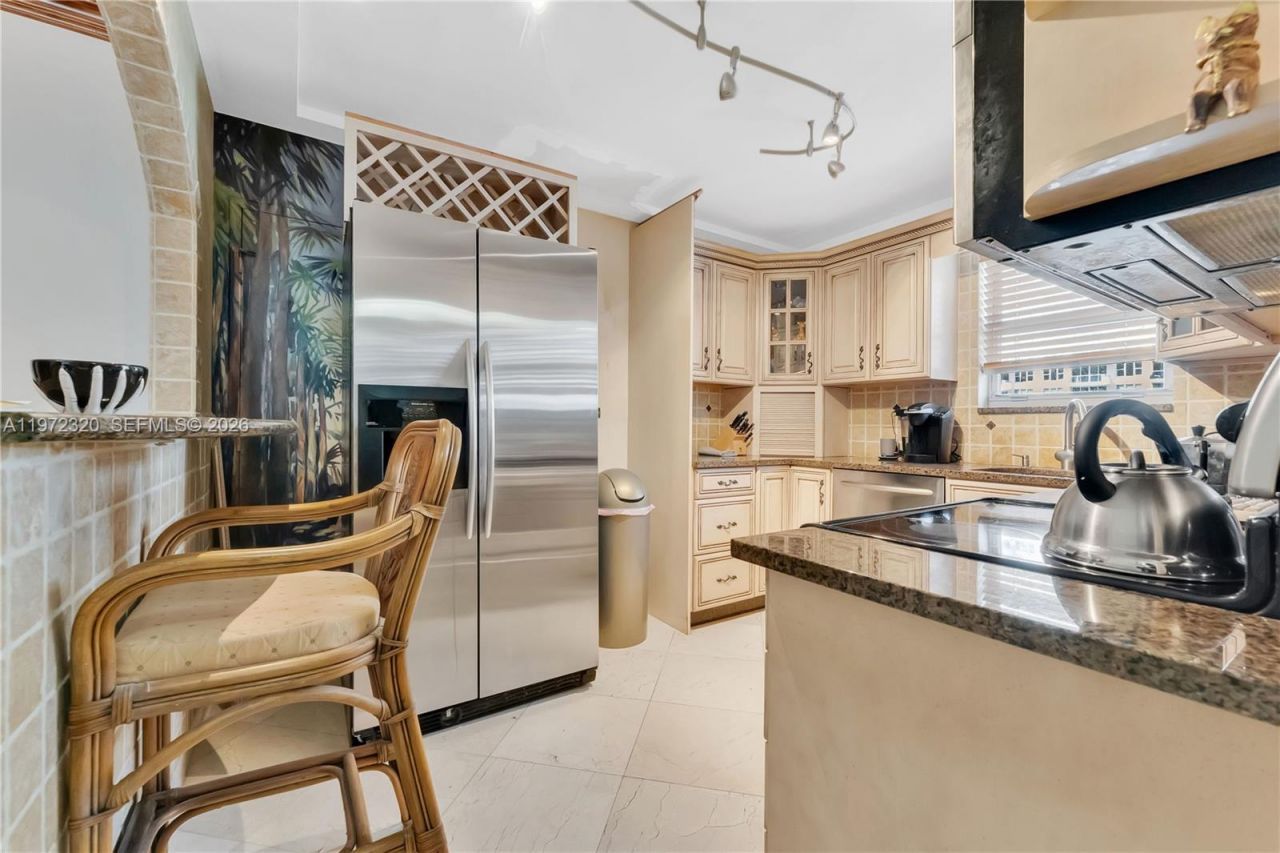 5555 Collins Ave , Unit 5B, Miami Beach, FL 33140 Photo