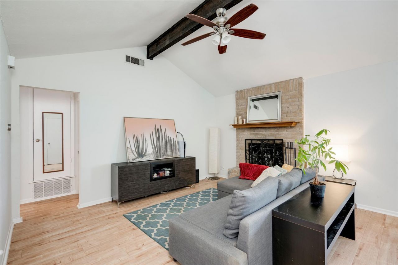 2004 Abbey Cir, Austin, TX 78727 Main Photo