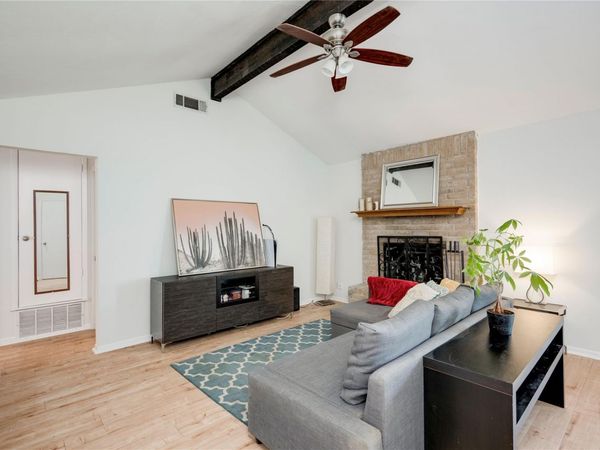 2004 Abbey CIR, Austin, TX 78727