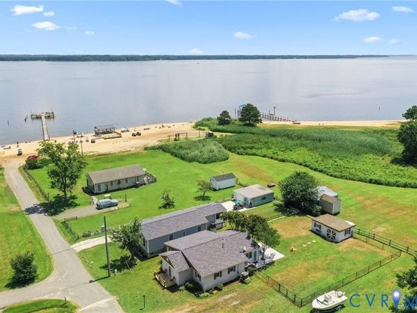 494 Marine Drive , Dunnsville, VA 22454
