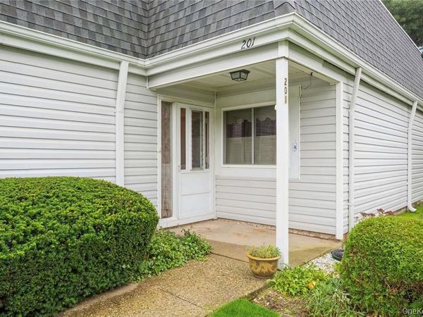 201 Bentley Court E, Saint James, NY 11780