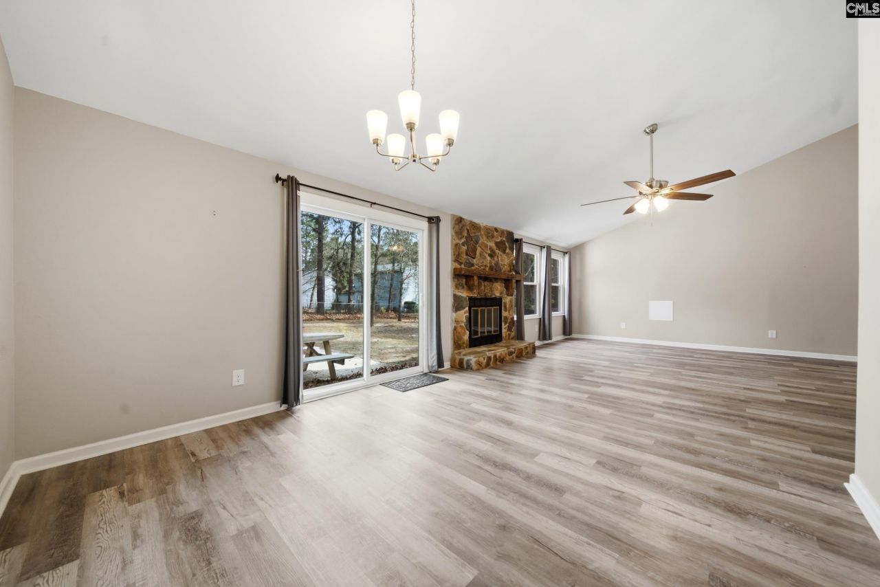 305 Halling Drive  Photo 11