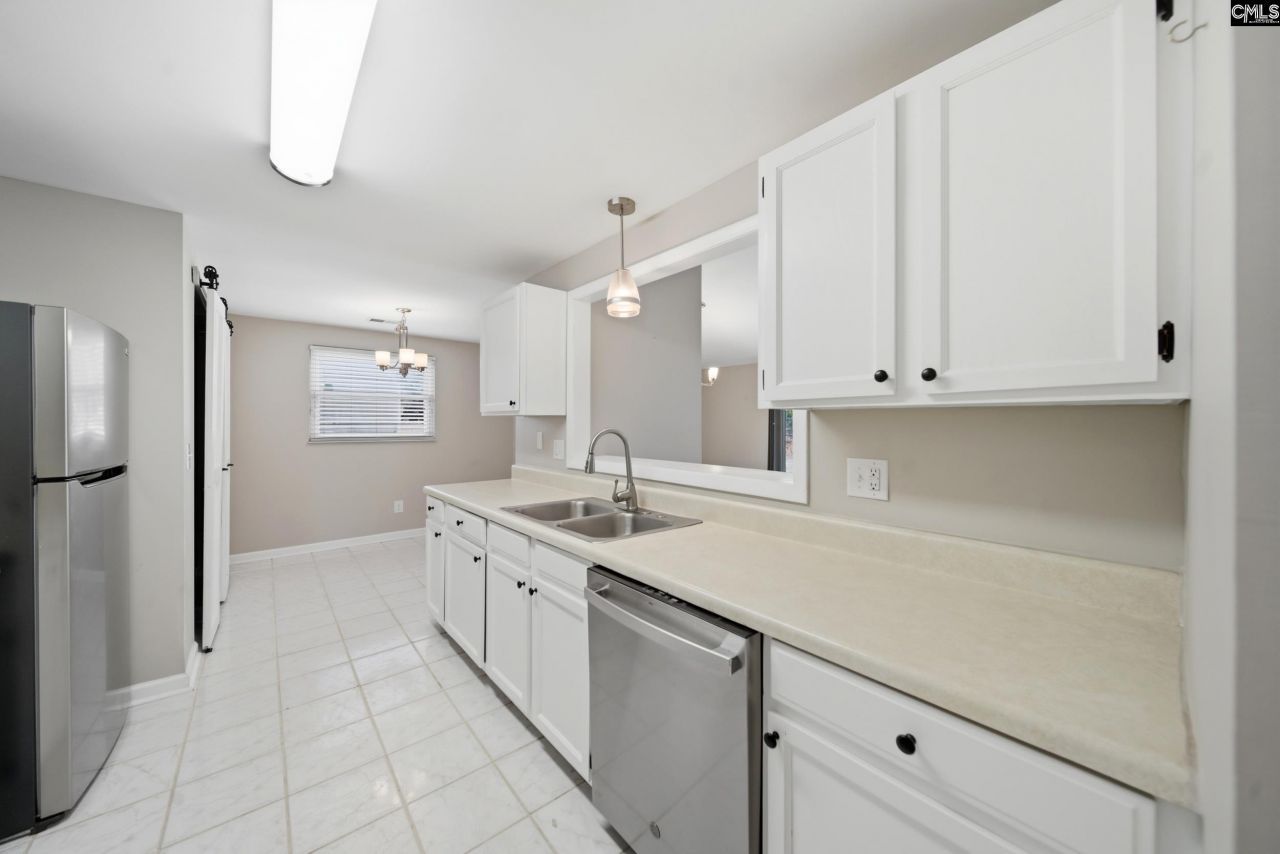 305 Halling Drive  Photo 16