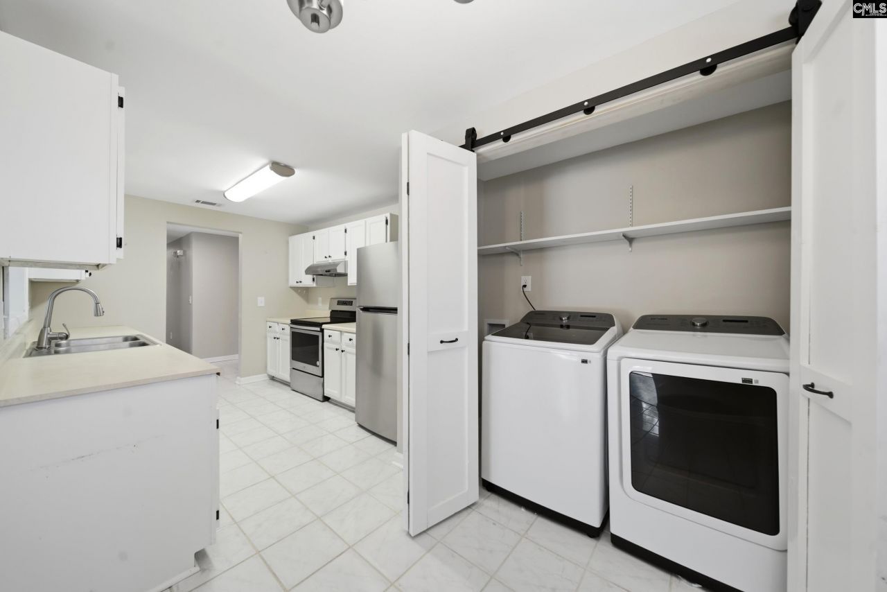 305 Halling Drive  Photo 17